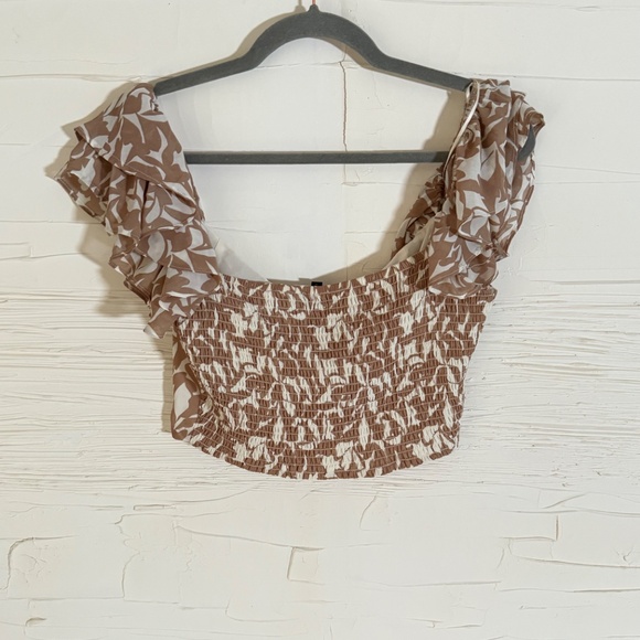 Dynamite Rosalia Ruffle Top | Size M | Neutral Leaf Print - Picture 4 of 7
